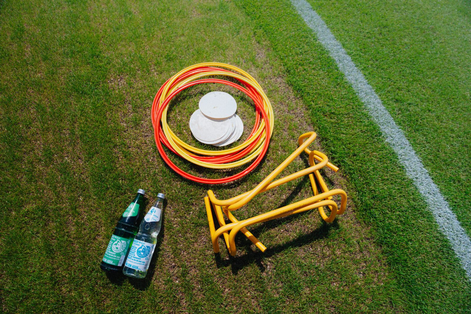 Die ersten Viva con Agua Flaschen haben es schon zum Training geschafft. Foto: FCSP